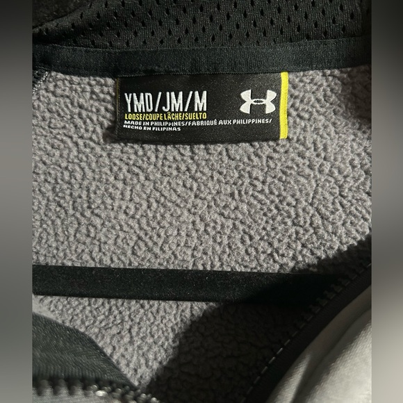 Under Armour Boys Loose Fit Jacket with Hood Size: M - Picture 3 of 3